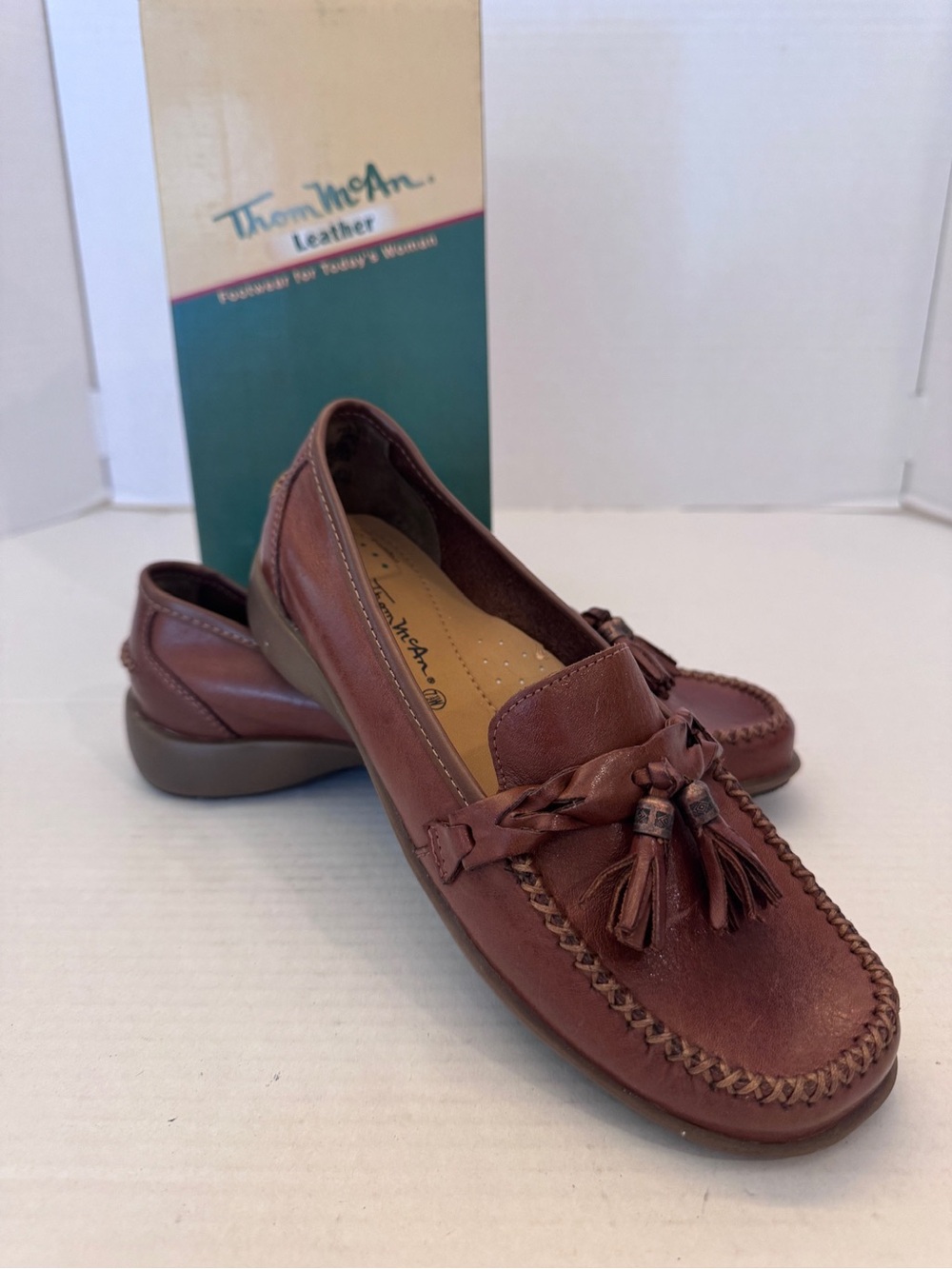 Thom McAn Leather Loafer Slip On Flats Brown Tassels 7.5W Womens Shoes NWT